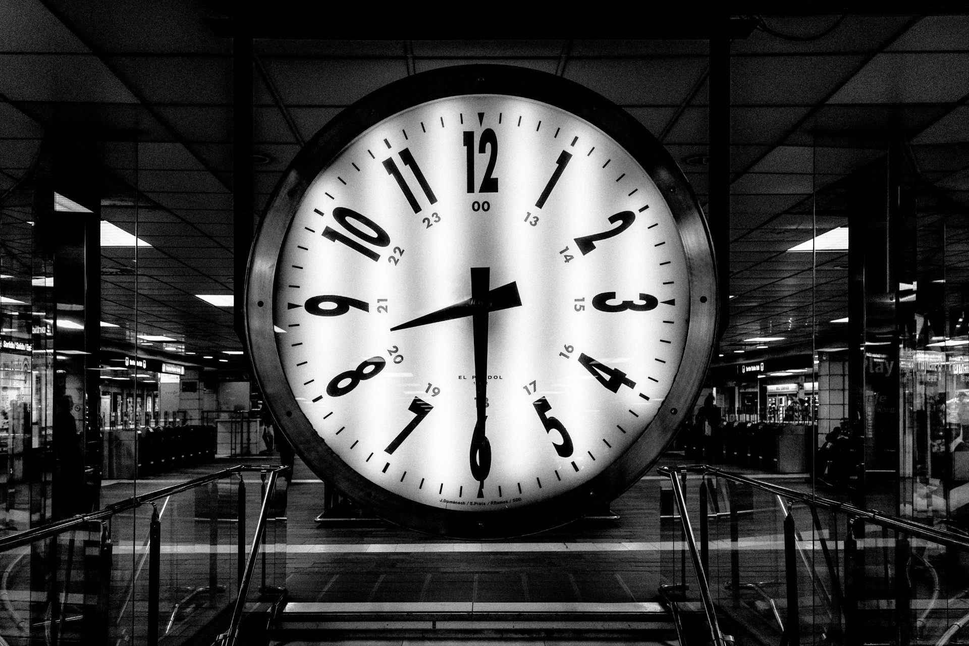 Large Clock on a Glass Wall;; What Is Timeboxing?